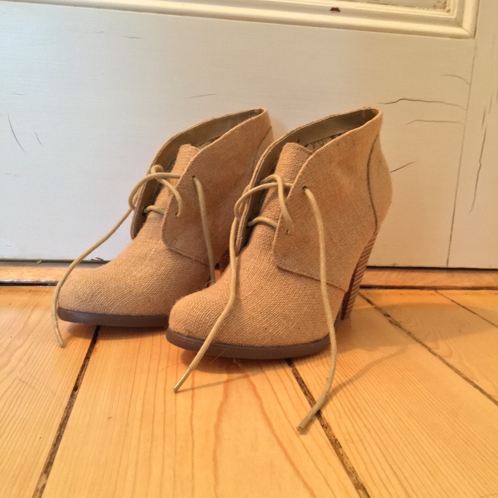 Seychelles canvas lace up booties / oxford heel